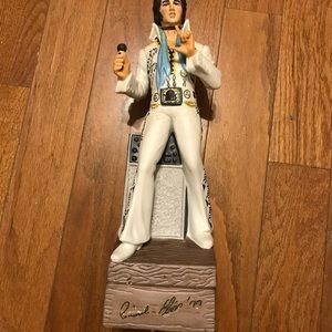 Elvis Presley decantor